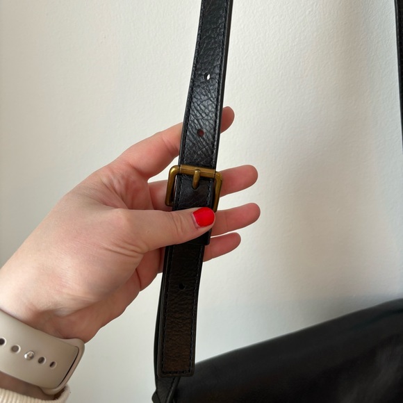 Black Crossbody // Fossil - Picture 5 of 10